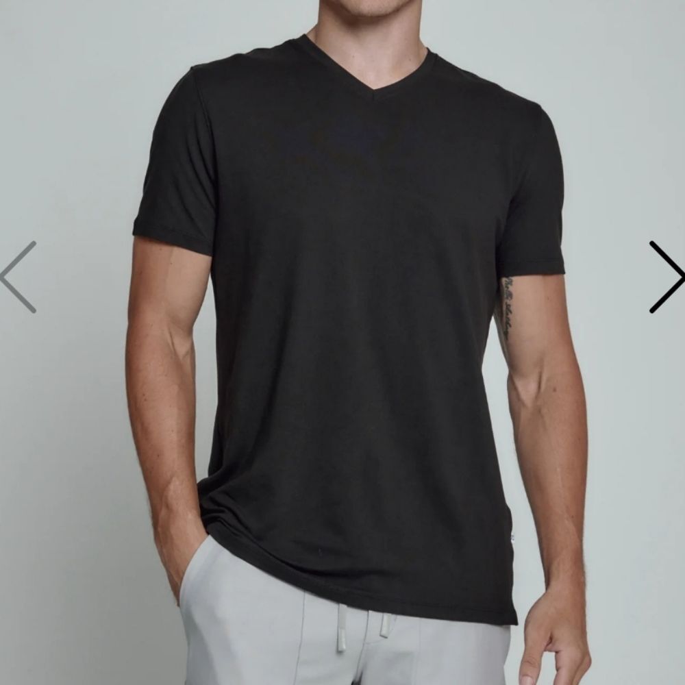 7DIAMONDS mens Black V Neck Core T Shirt Sz M Quiet Lux Performance Minimal - Picture 5 of 16